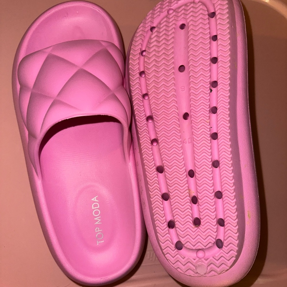 Top Moda Pink “Quilted”Slides - Picture 2 of 2